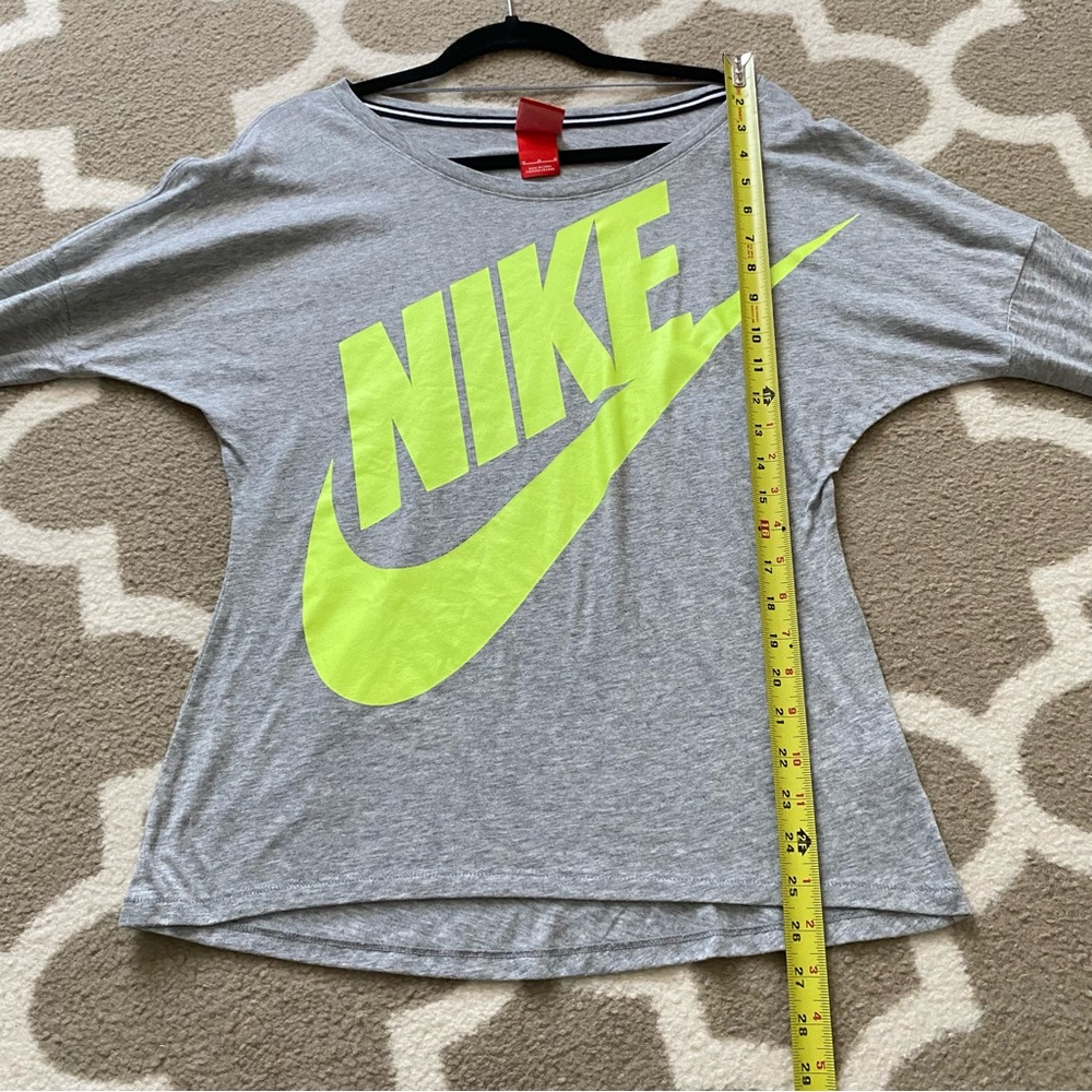 Nike T Shirt Women's M Long Sleeve Gray Regular Fit Boat Neck Polyester Blend - Picture 9 of 9